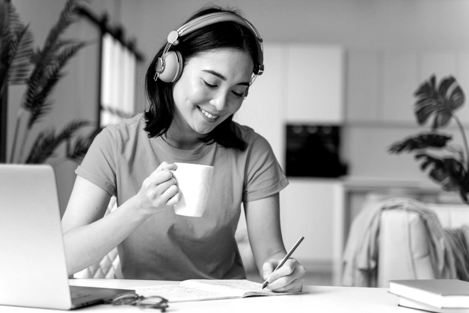 Équipe morenthavixalupae collaborant sur des projets innovants